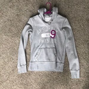 grey sweatshirt